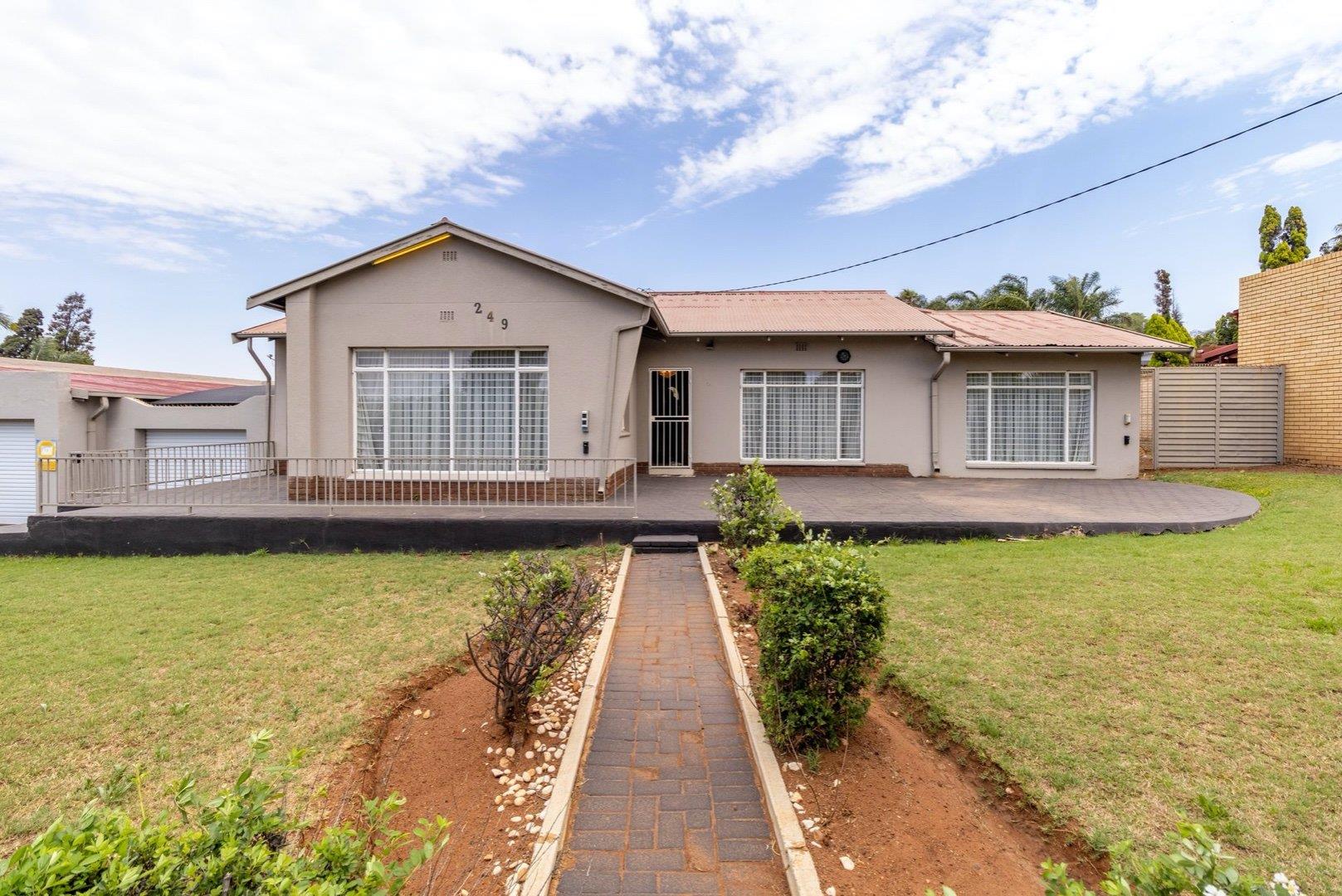 3 Bedroom House for sale in Erasmia 249 Willem Erasmus Street P24