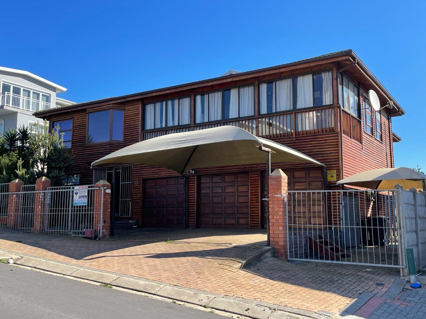 5 Bedroom House for sale in Wavecrest P24111502363