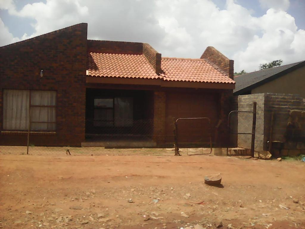 3 Bedroom House for sale in Orange Farm P24111501457