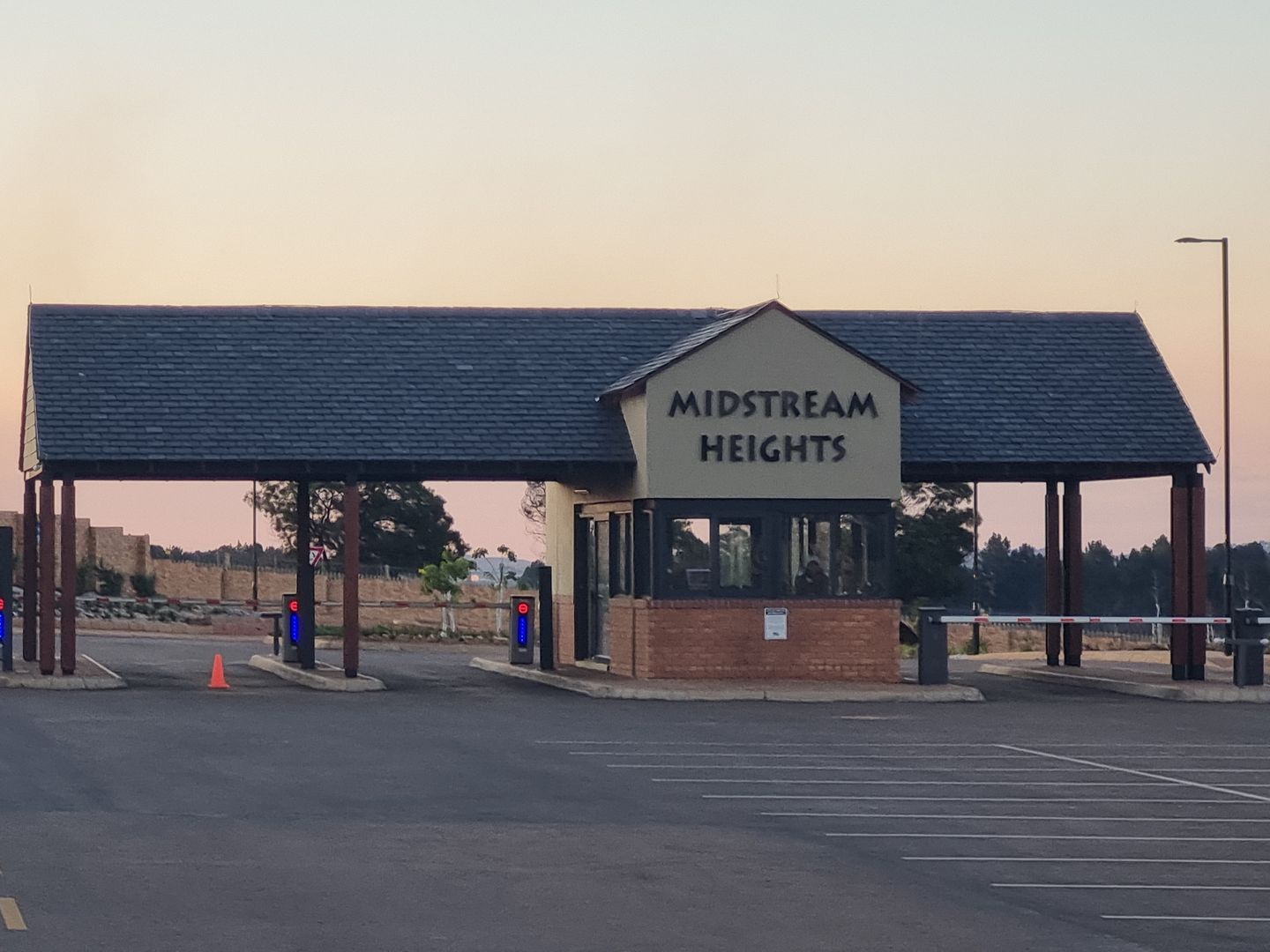 4 Bedroom House for sale in Midstream Heights P24111957081