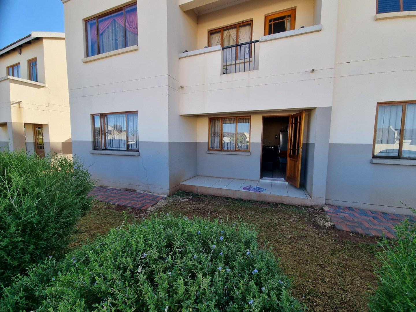 2 Bedroom Apartment / flat for sale in Theresapark P24111548774