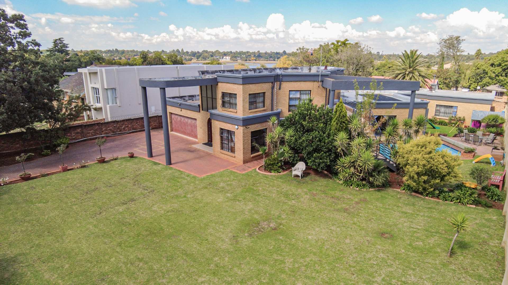 8 Bedroom House for sale in Lakefield 29 Stymie Ave P24111551290