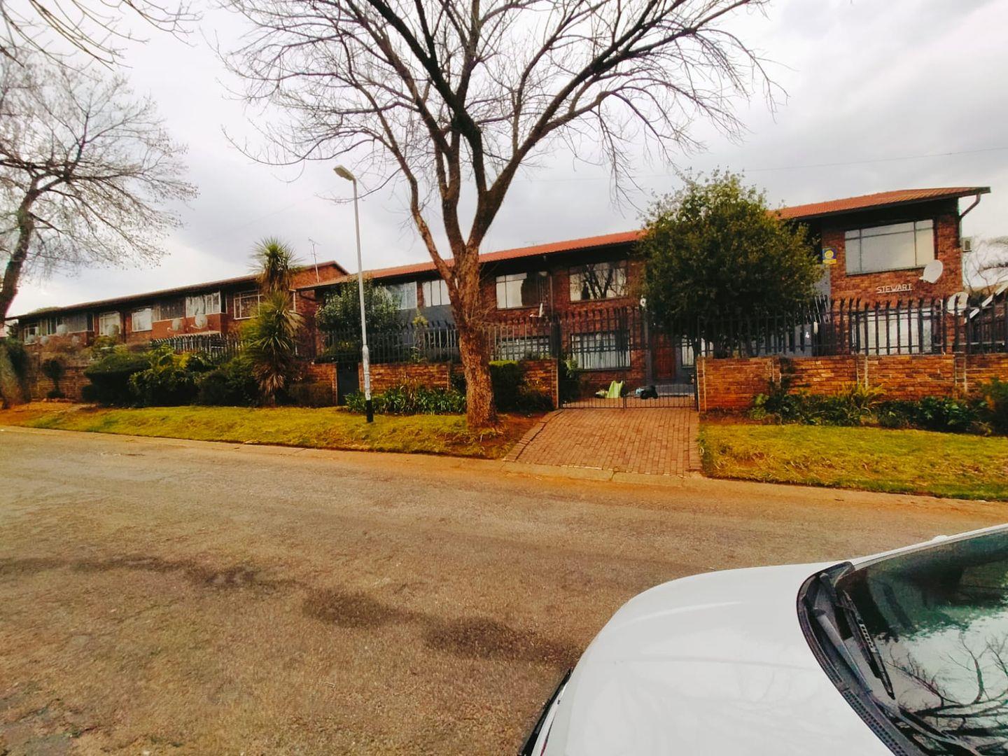 1.5 Bedroom Apartment / flat for sale in Windsor West P24111551424