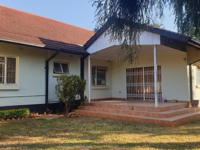 5 Bedroom House to Rent in Sunningdale