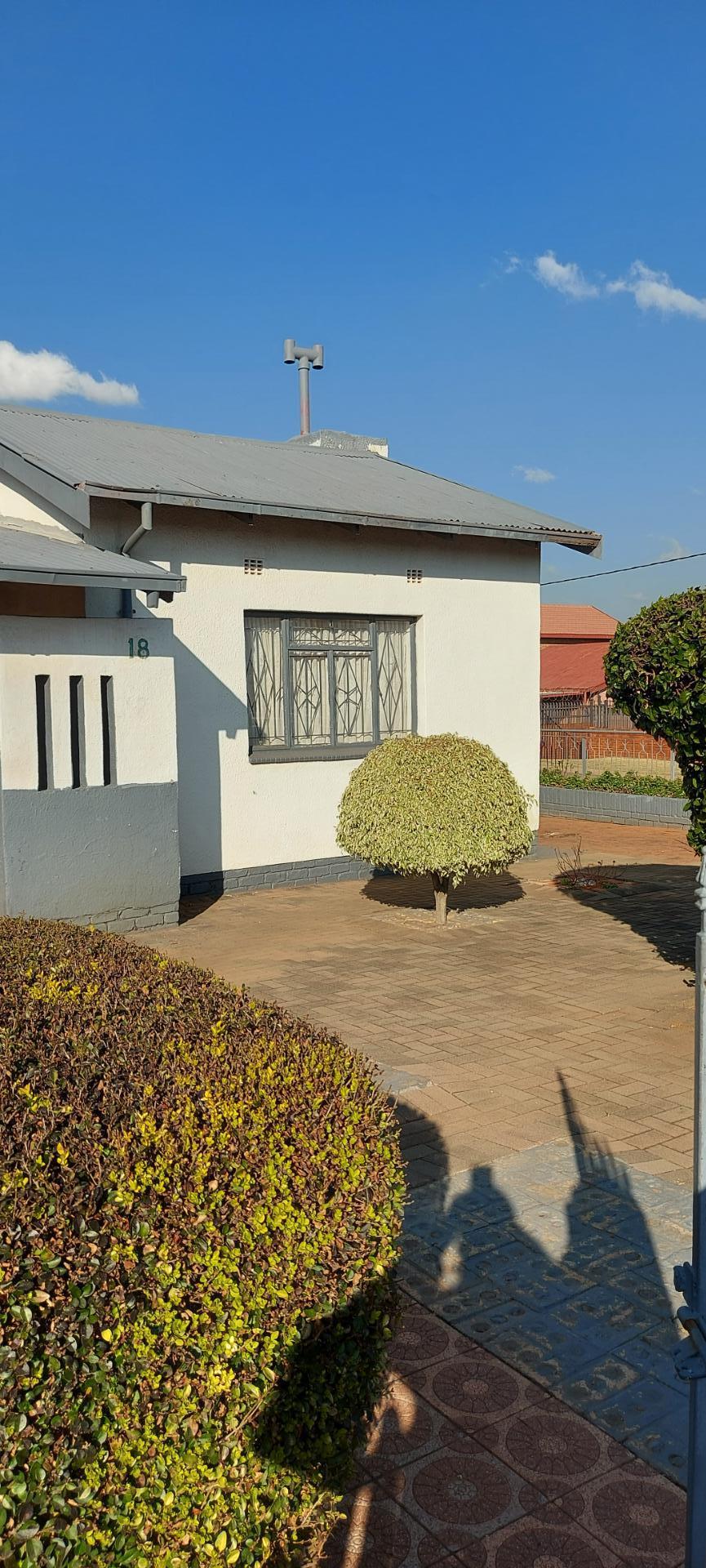5 Bedroom House for sale in Laudium P24111564470
