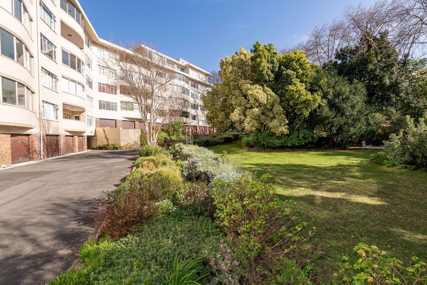 2 Bedroom Apartment / flat for sale in Kenilworth Upper P24113819871