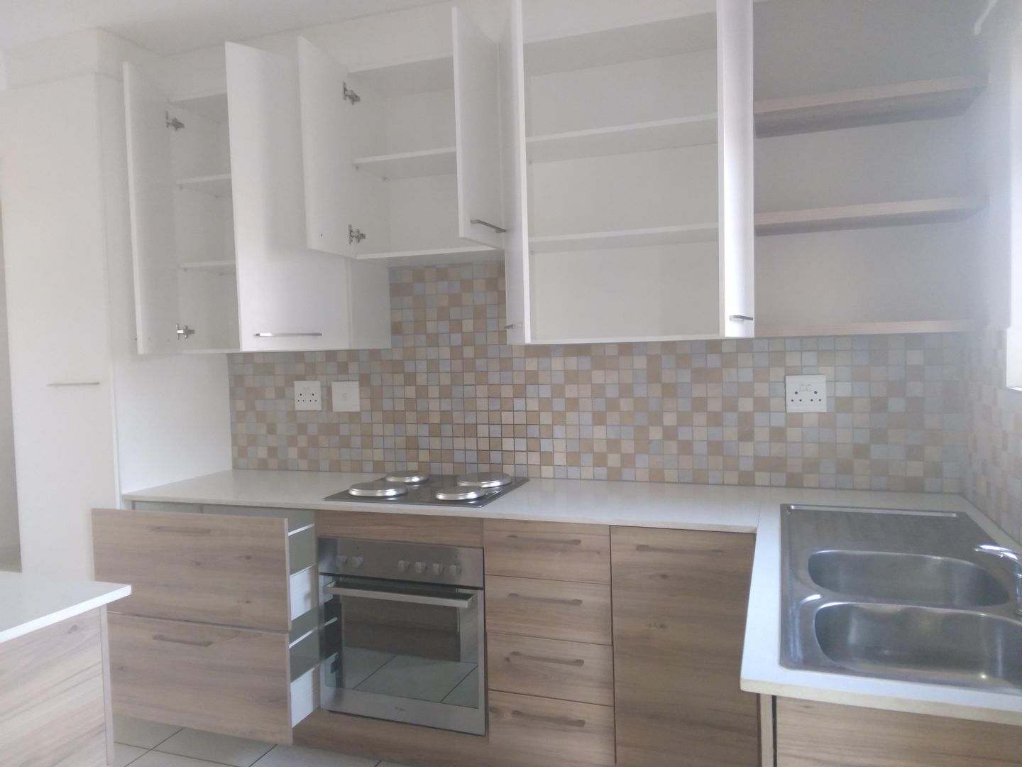 2 Bedroom Apartment / flat to rent in Montana P24114147636