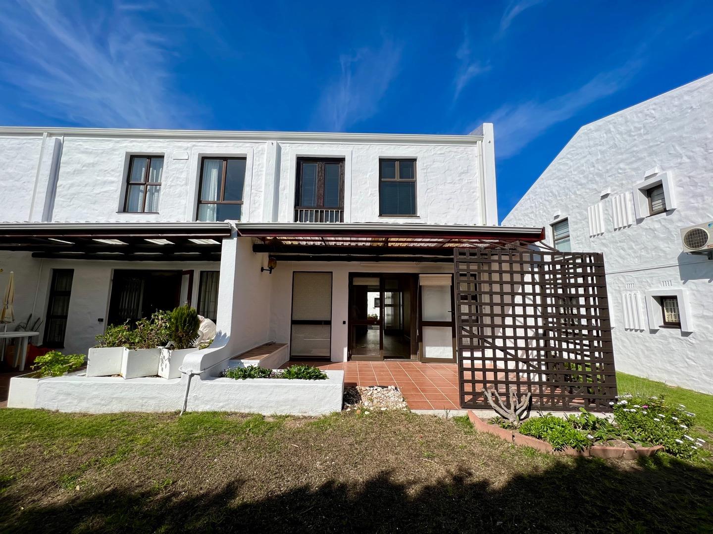 Apartments / flats for sale in Somerset West Somerset West Property