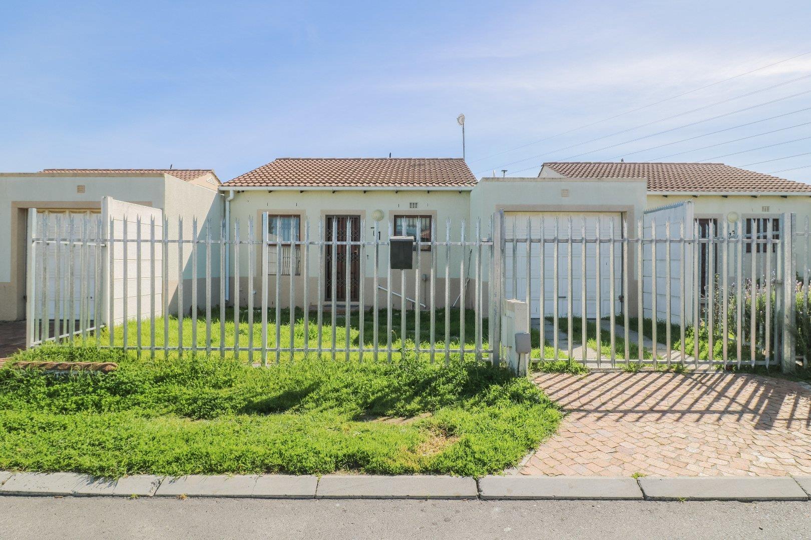 Victoria Park, Somerset West Property Property and houses to rent in