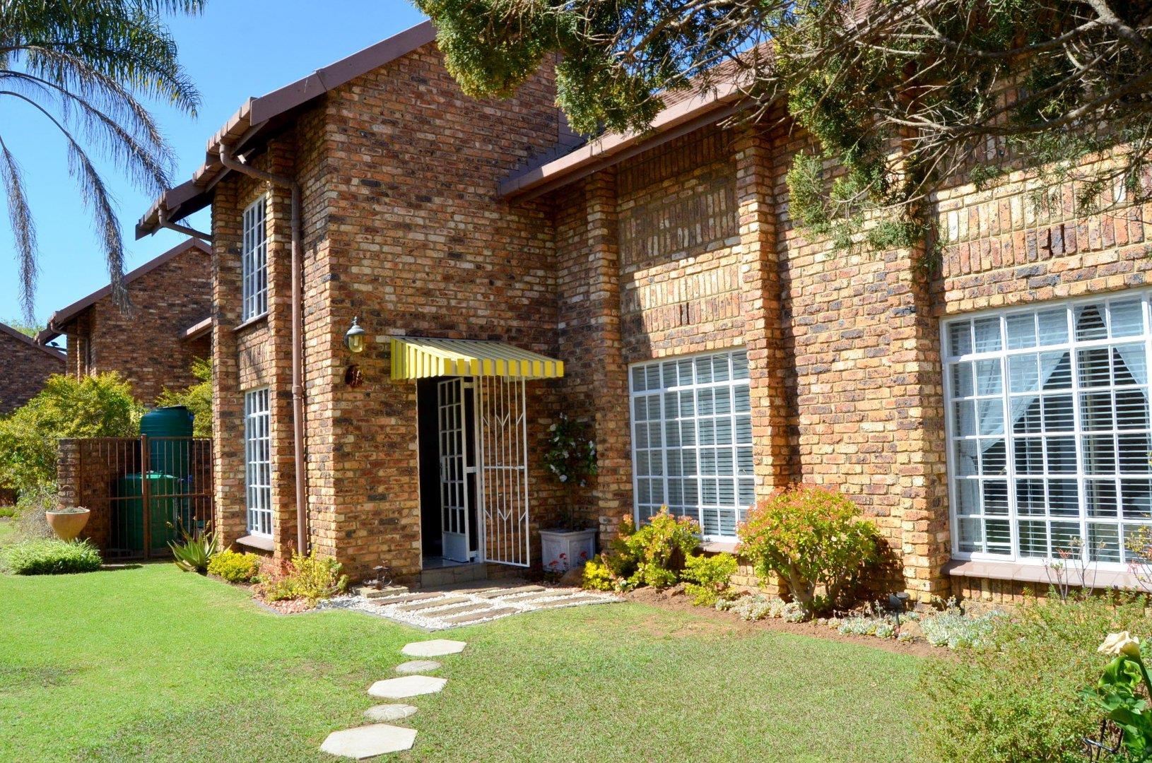 2 Bedroom Townhouse for sale in Vryheid P24111230986