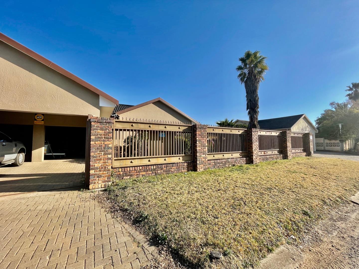 3 Bedroom House for sale in Falcon Ridge P24111600852