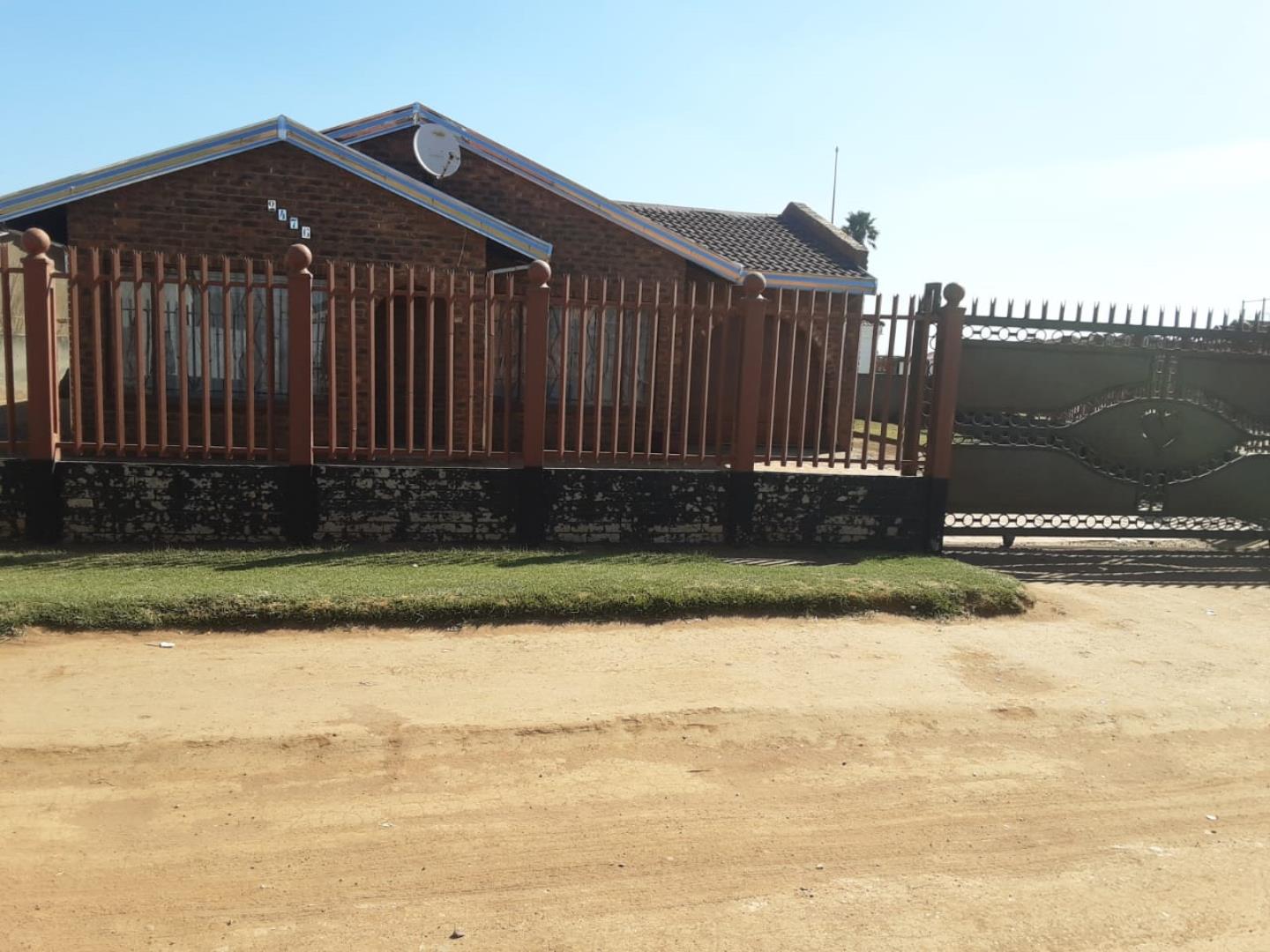 3 Bedroom House for sale in Evaton North P24111601797