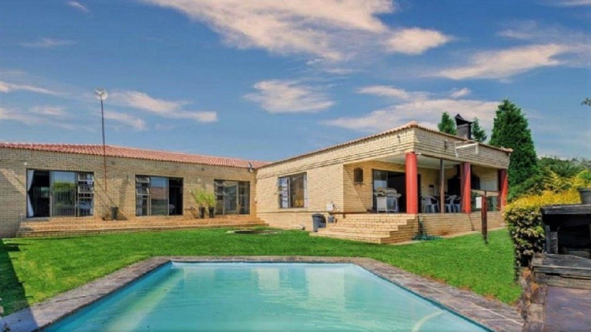 3 Bedroom Townhouse for sale in Parys P24111617592