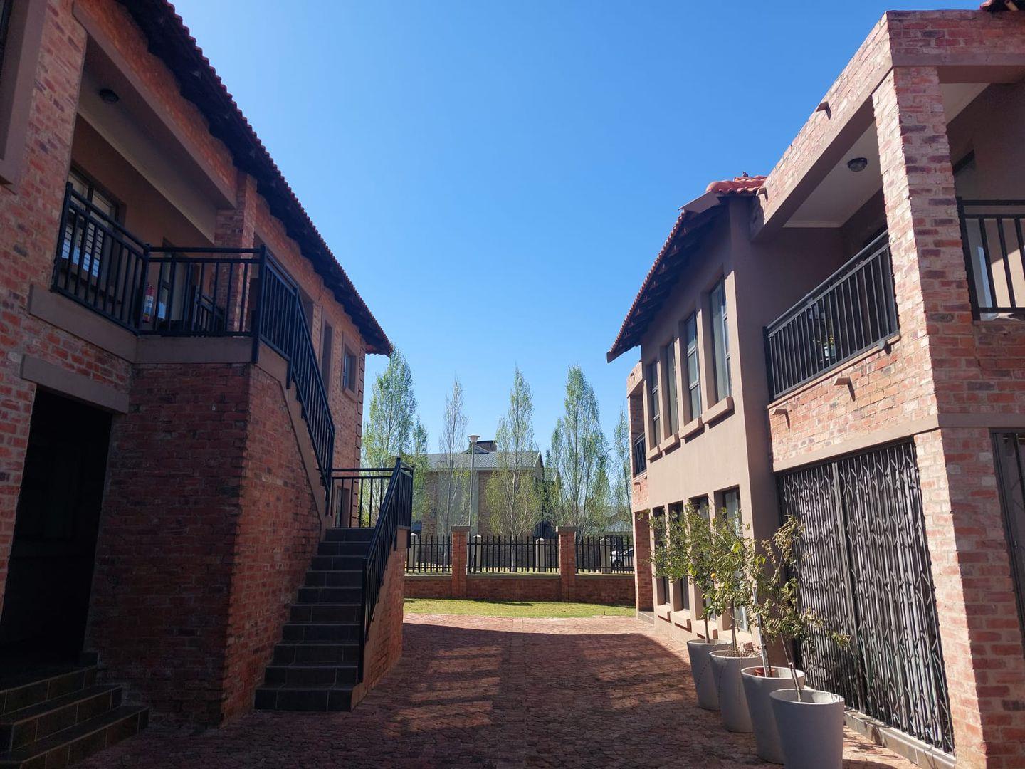 2 Bedroom Apartment / flat for sale in Tuscany Ridge P24111620667