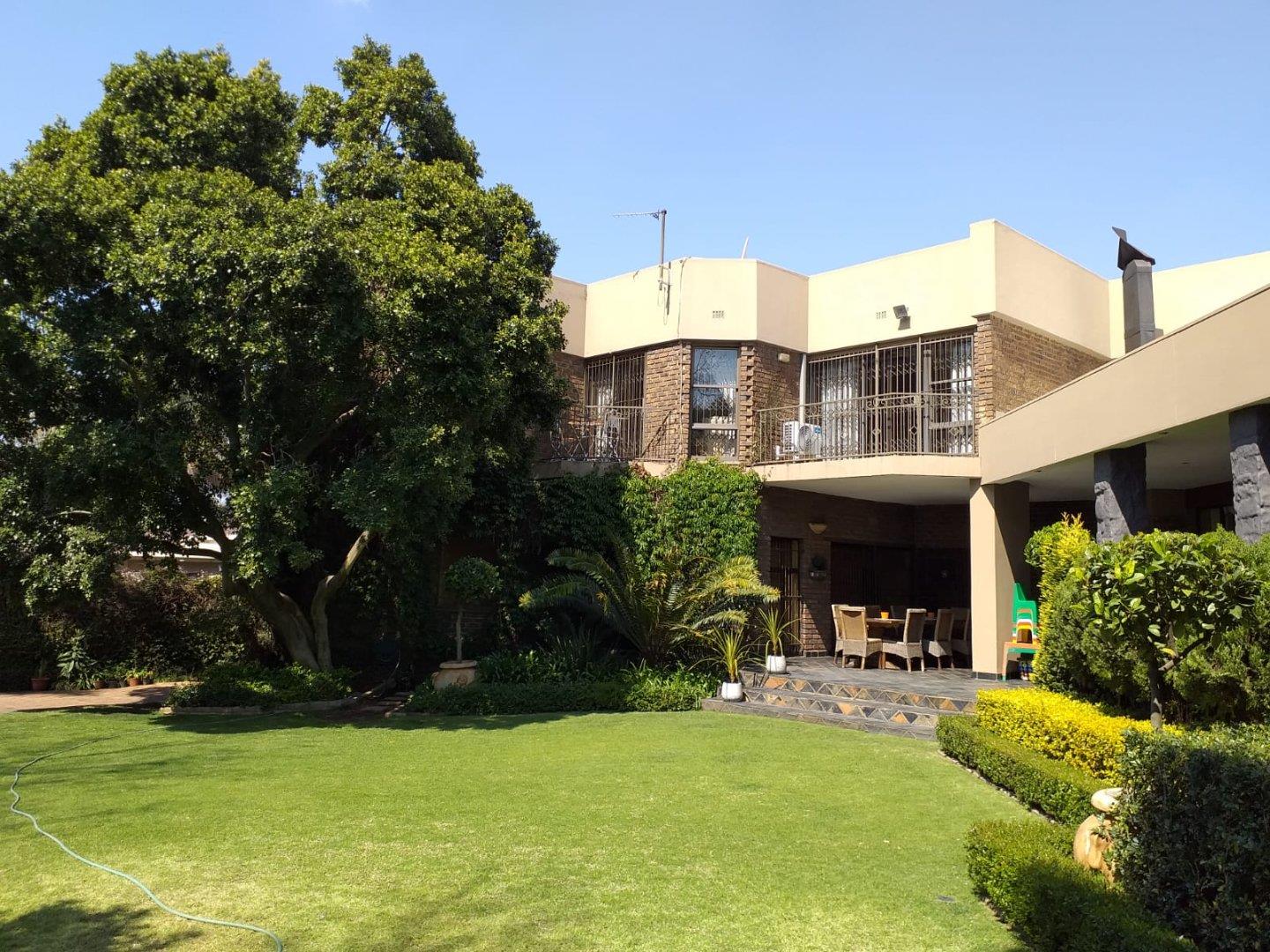 6 Bedroom House for sale in Die Heuwel P24111630559