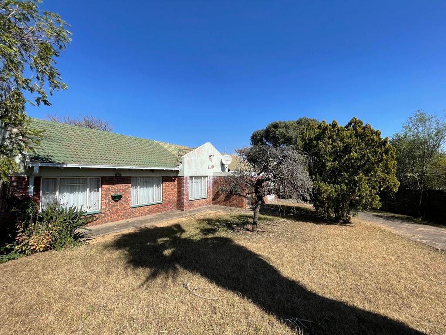 4 Bedroom House for sale in Aviary Hill P24111630708