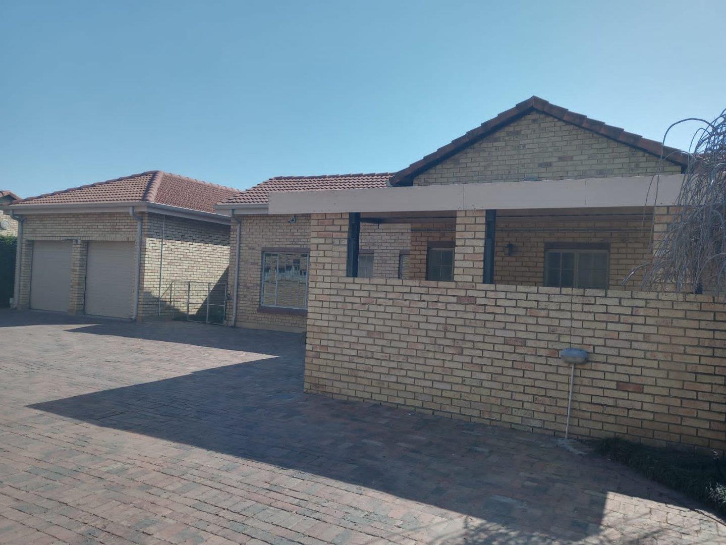 4 Bedroom House for sale in Three Rivers Proper P24111637222