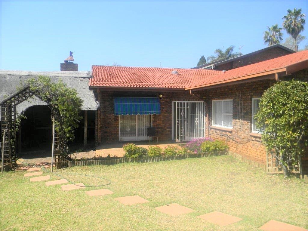 3 Bedroom Townhouse for sale in Faerie Glen P24114594812