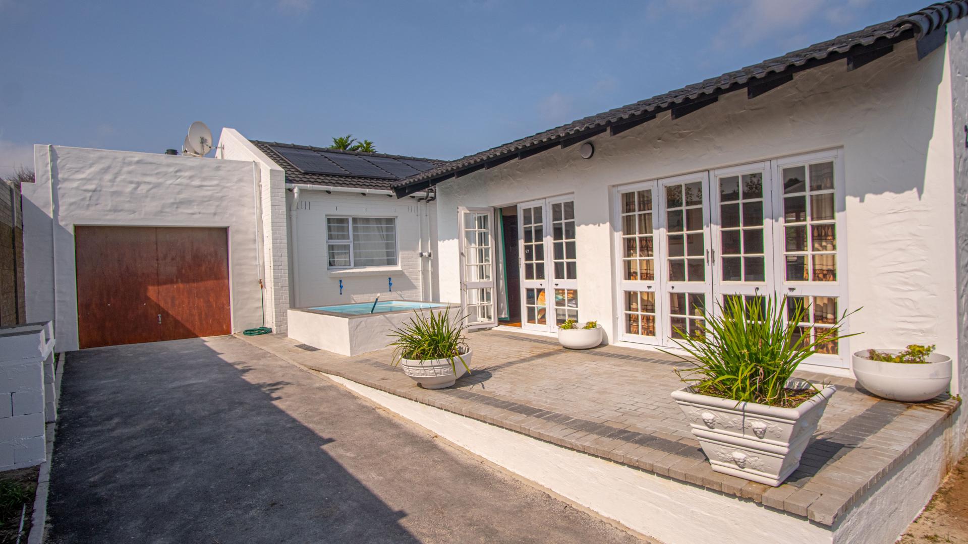 6 Bedroom House for sale in Edgemead P24114628143