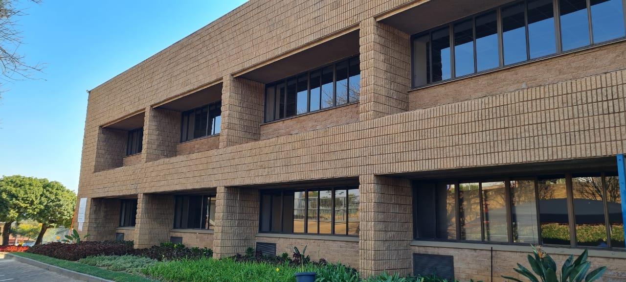 Commercial property to rent in Halfway House P24111645634