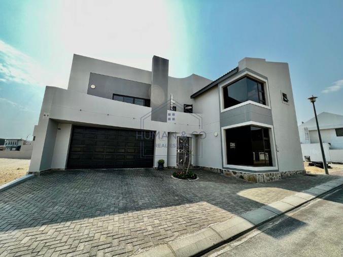 3 Bedroom House for Sale in Long beach