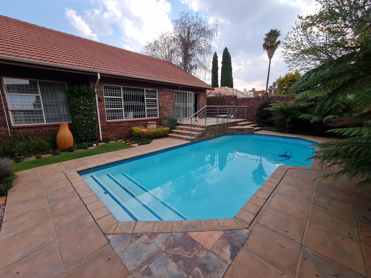 4 Bedroom House for sale in Edleen 85 Okkerneut Avenue P24111658993