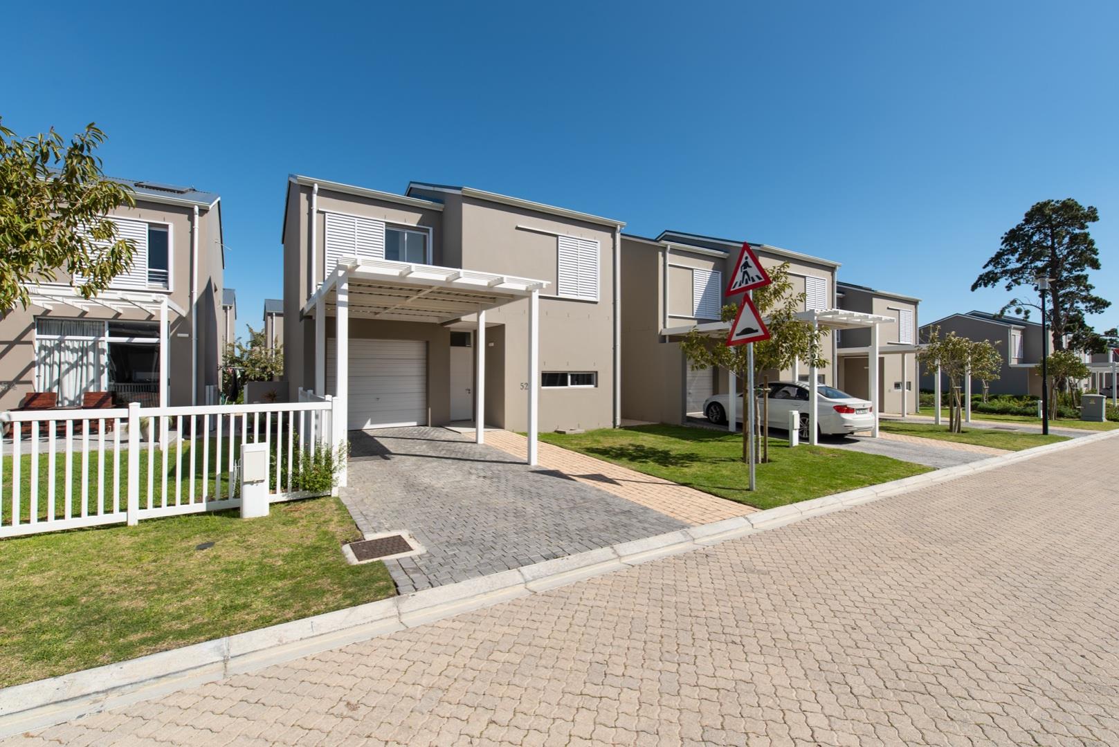 Townhouses for sale in Somerset West Somerset West Property