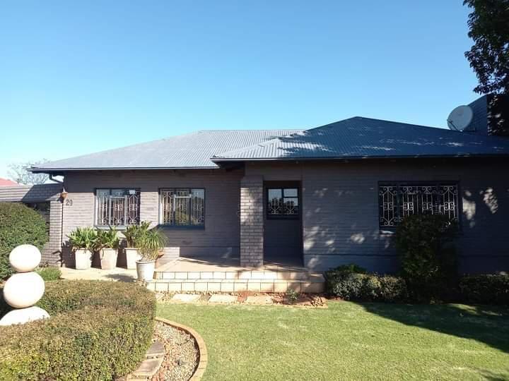 3 Bedroom House for sale in Carletonville Central P24111673863