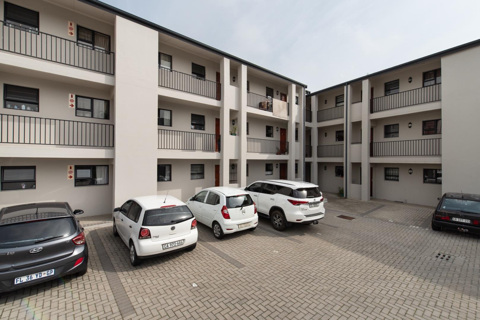 2 Bedroom Apartment / flat for sale in Burgundy Estate P24111680681