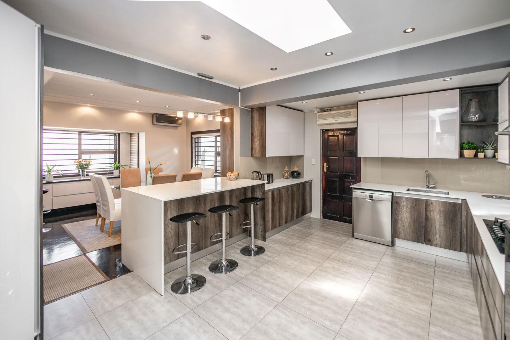 5 Bedroom House for sale in Greenside P24111688752