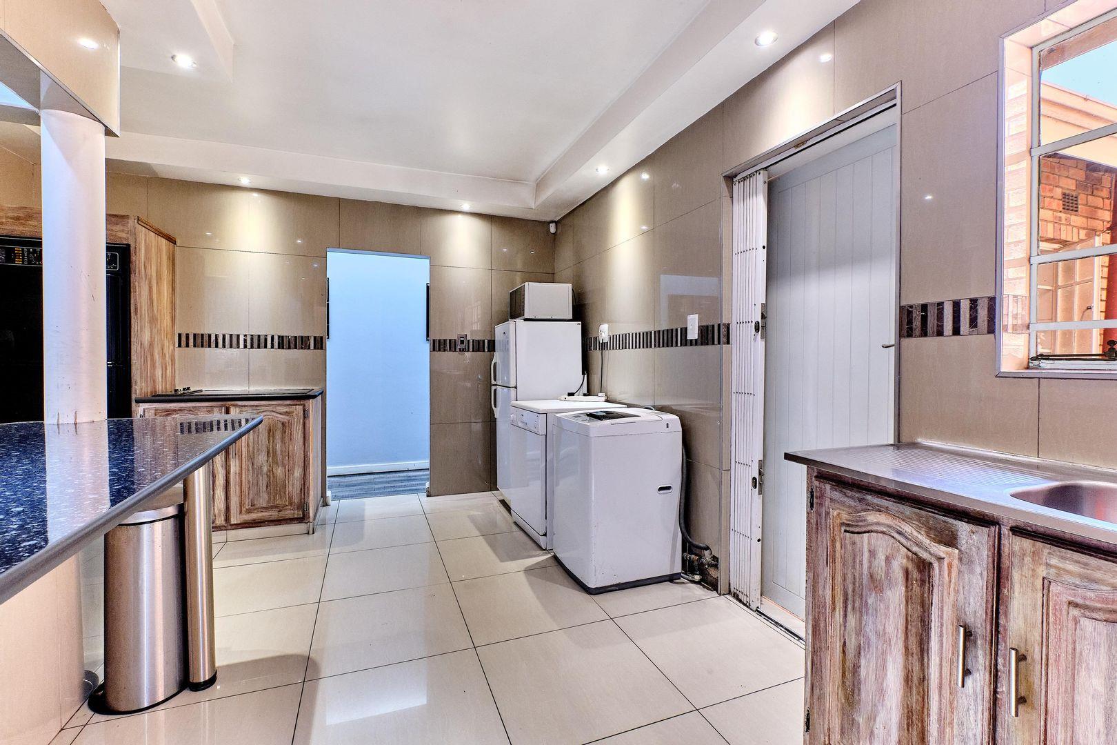 3 Bedroom House for sale in Sunninghill P24111689124