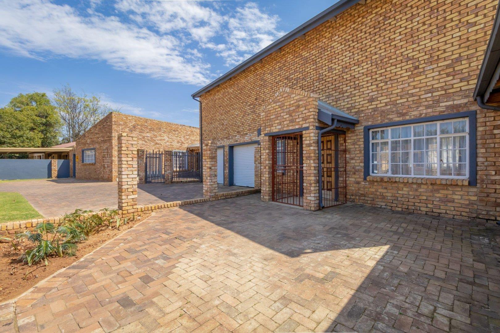 8 Bedroom House for sale in Heidelberg Central P24111690499