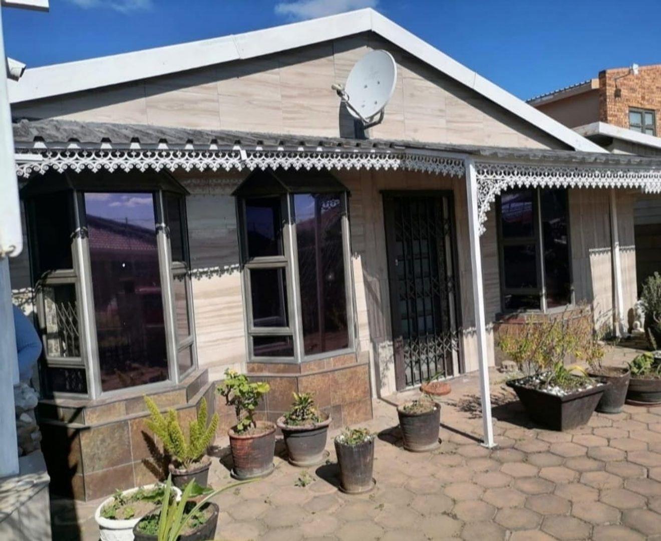 5 Bedroom House for sale in Acaciaville P24111235943