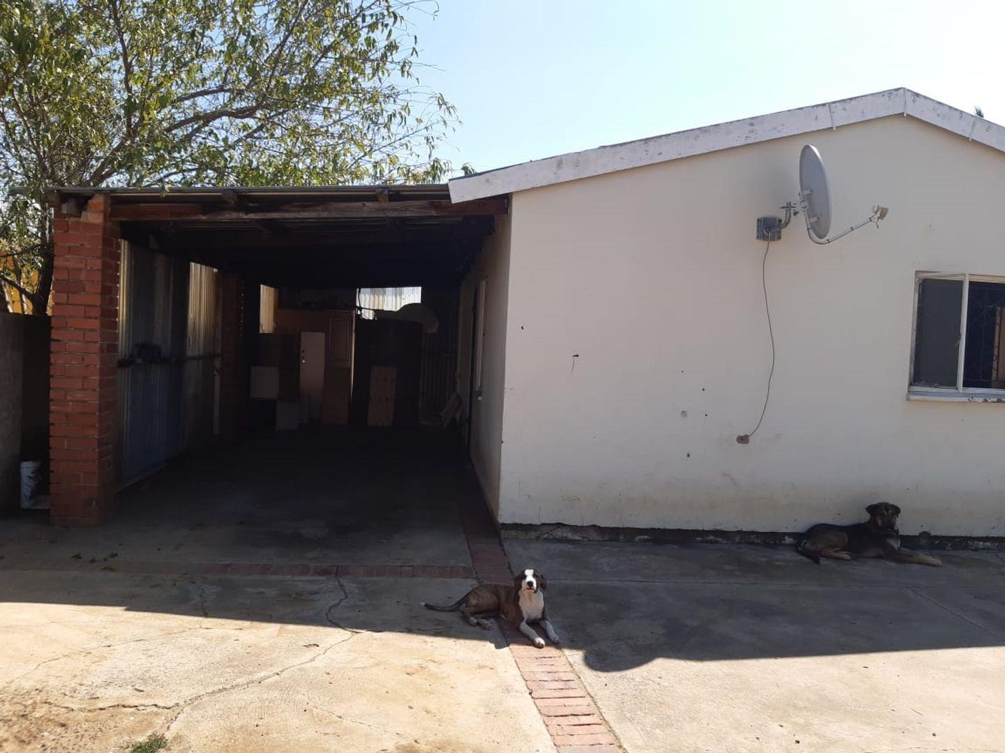 2 Bedroom House for sale in Acaciaville P24111219777