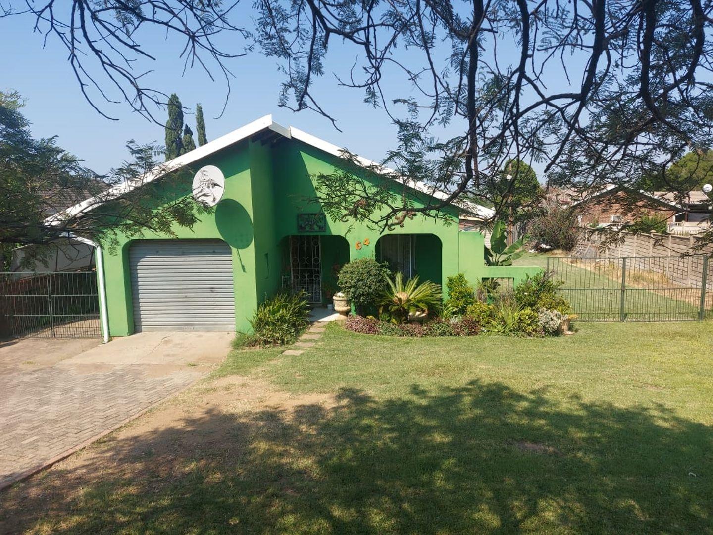 3 Bedroom House for sale in Modelkloof P24110957856