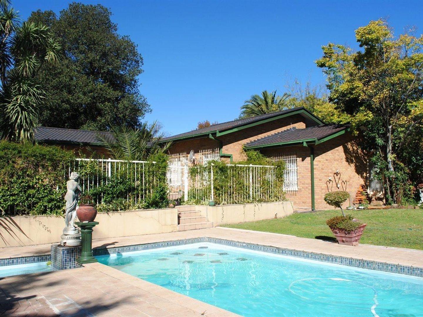 4 Bedroom House for sale in Panorama P24103855864