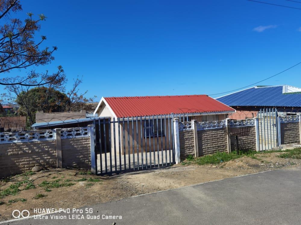 3 Bedroom House for sale in Phakamisa P24111713268