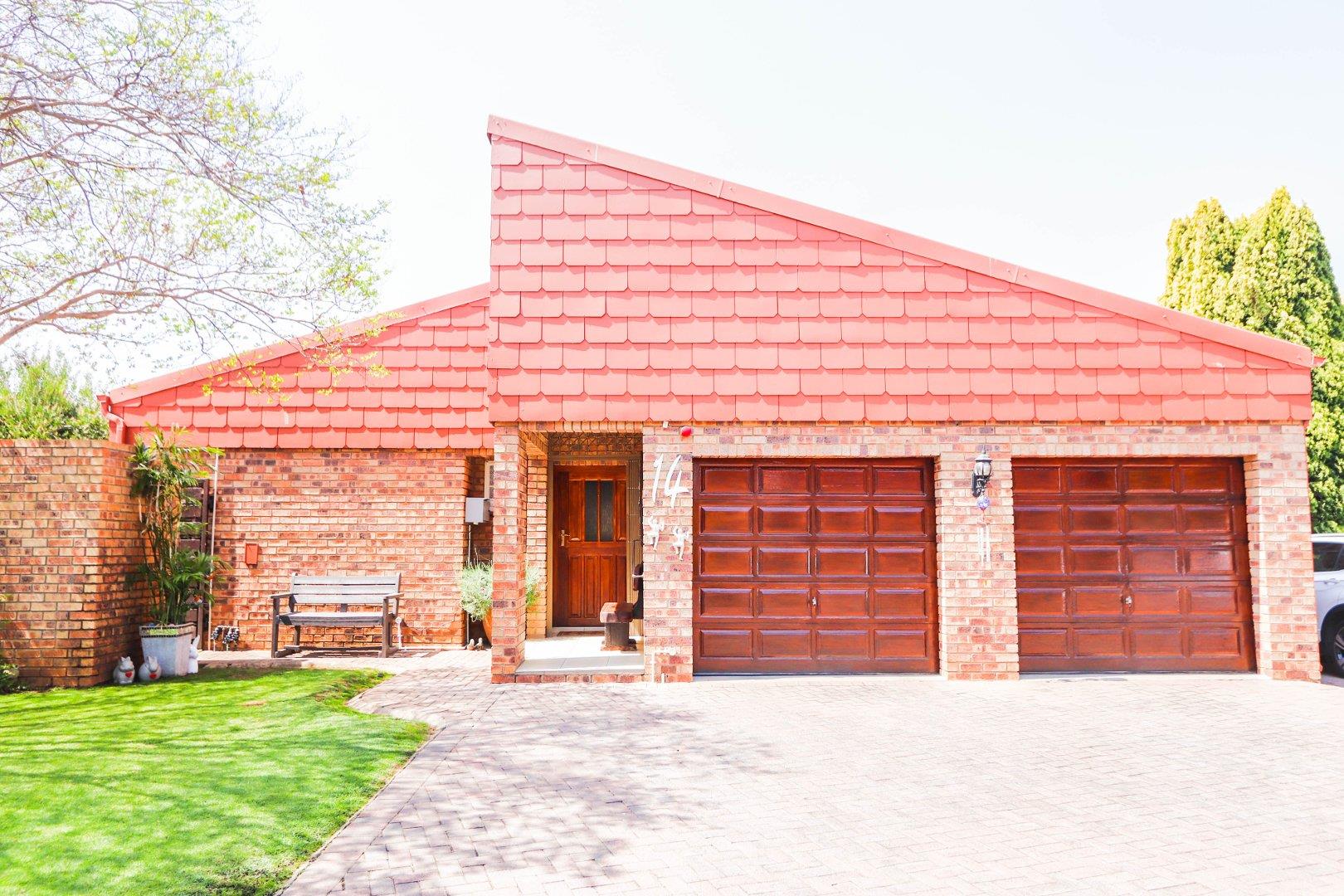 3 Bedroom Townhouse for sale in Three Rivers Proper P24111718139