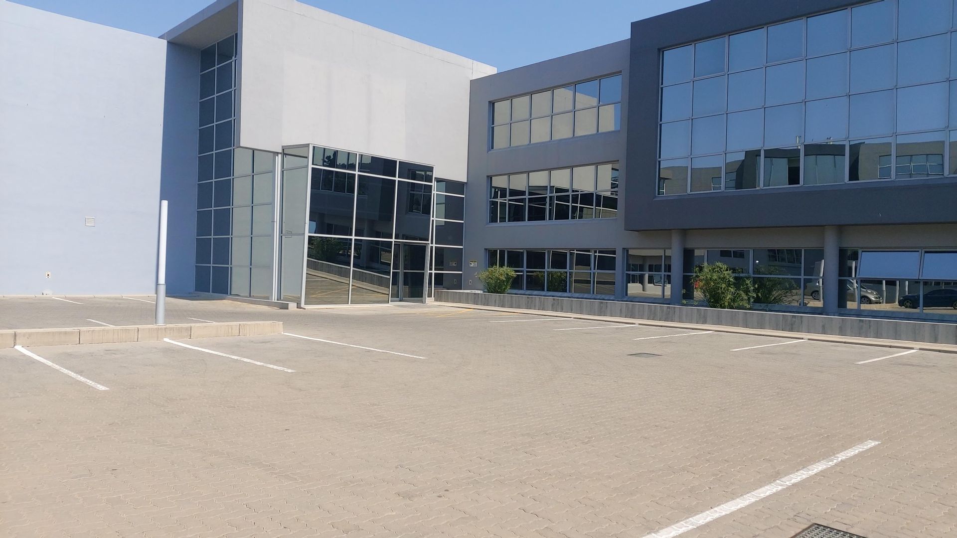 Commercial property to rent in Bedfordview 17 Bradford Road P24