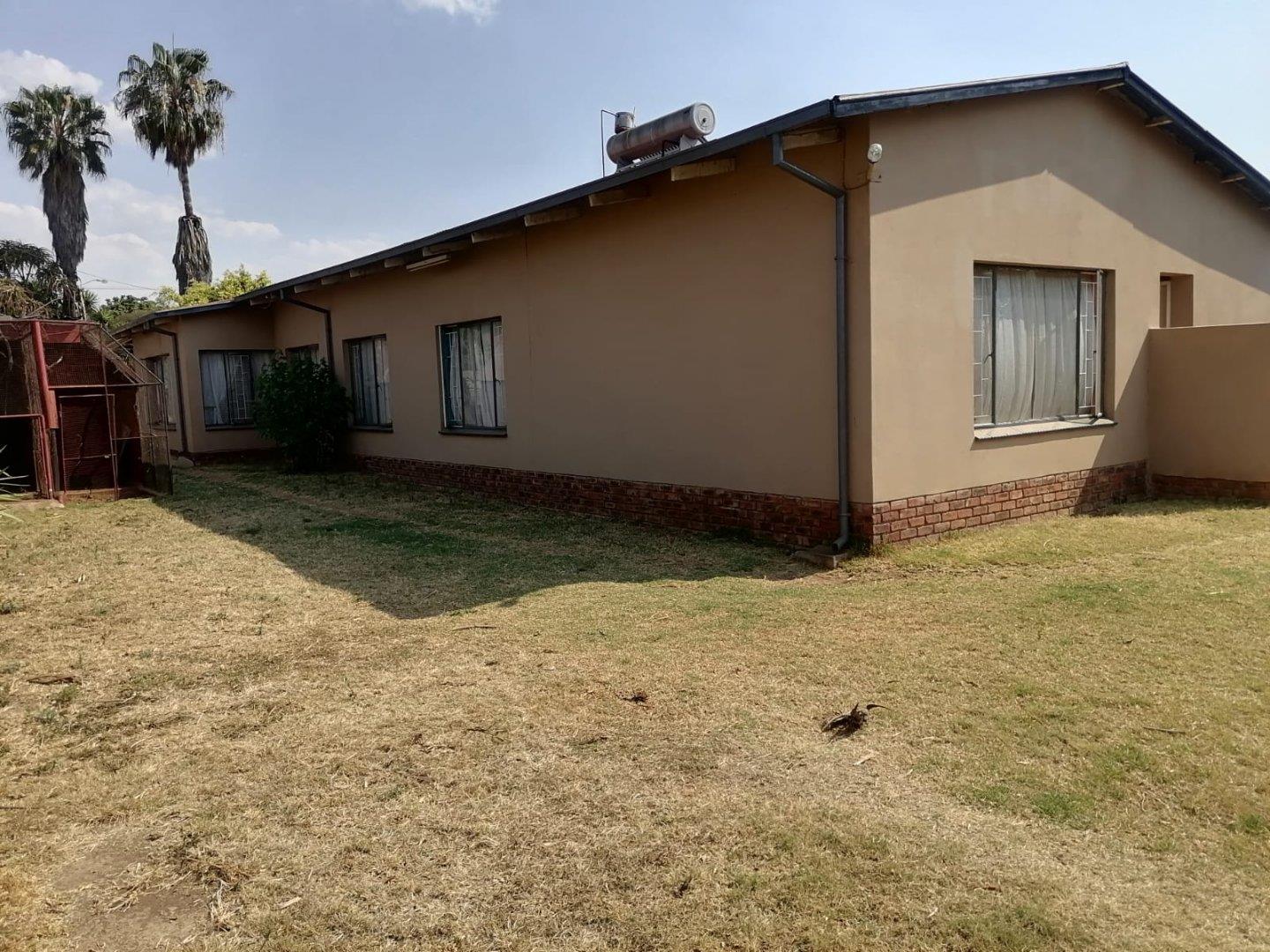 East Lynne Property Property and houses for sale in East Lynne