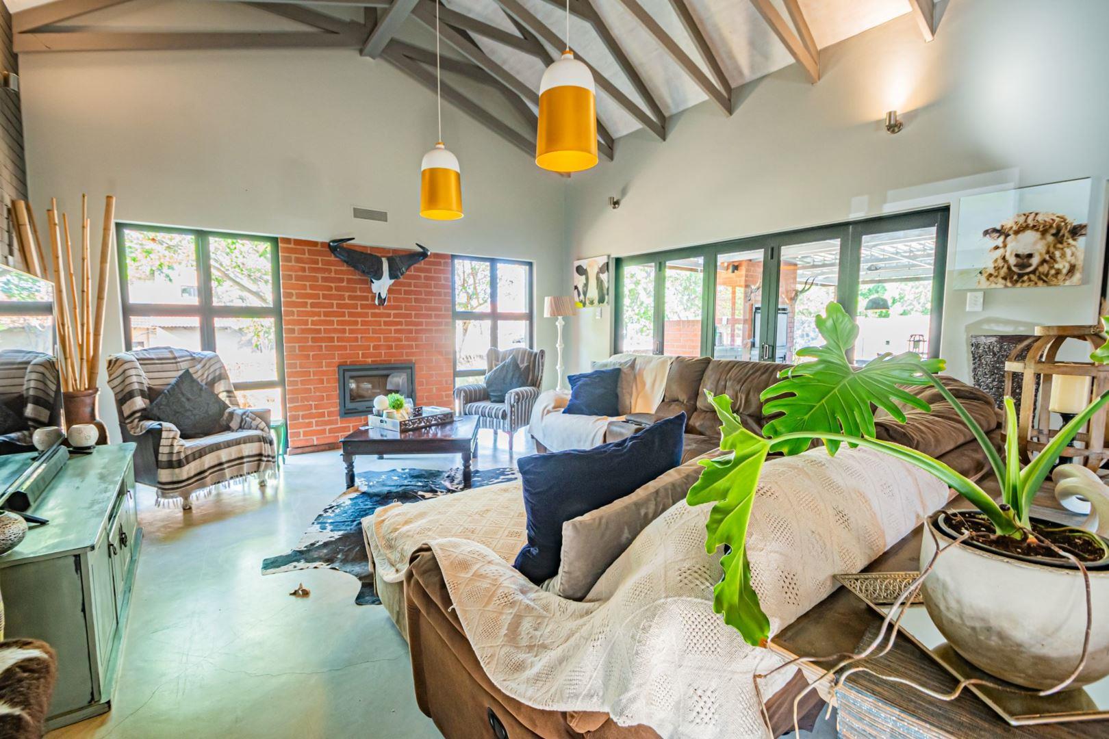 3 Bedroom House for sale in Country View Estate P24111725523