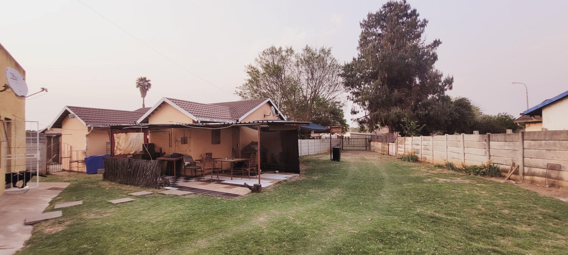 5 Bedroom House for sale in Brakpan North P24111742069