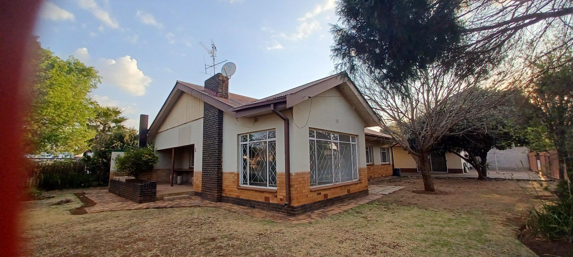 3 Bedroom House for sale in Potchefstroom Central P24111743197