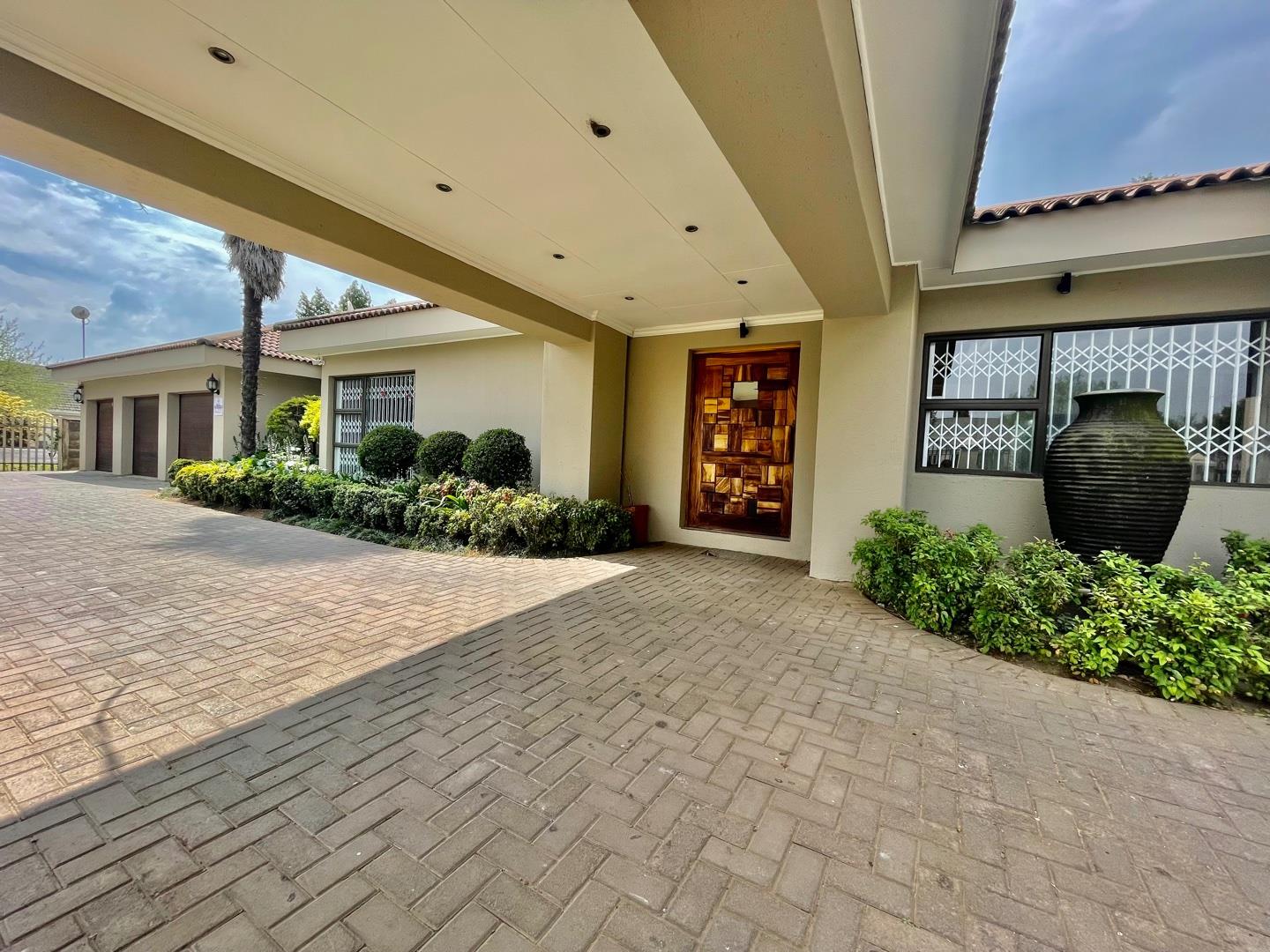 4 Bedroom House for sale in Three Rivers Proper P24111745485