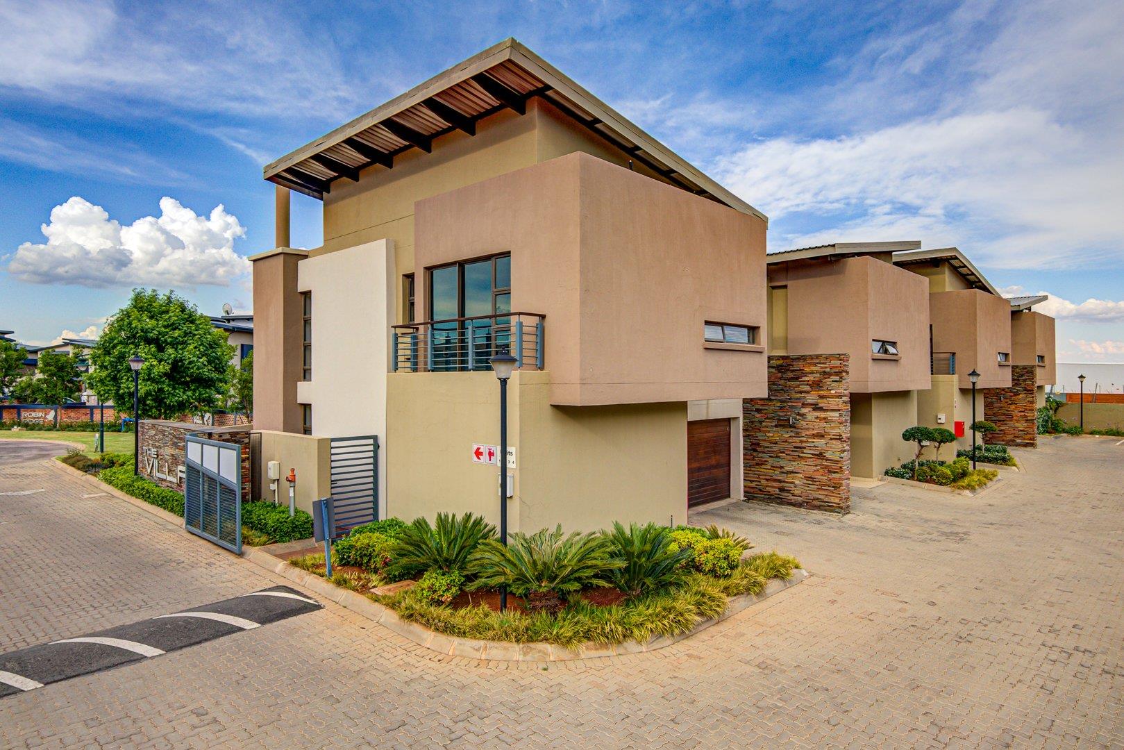 3 Bedroom Townhouse for sale in Glen Marais 4 The Villas 6 Mountain