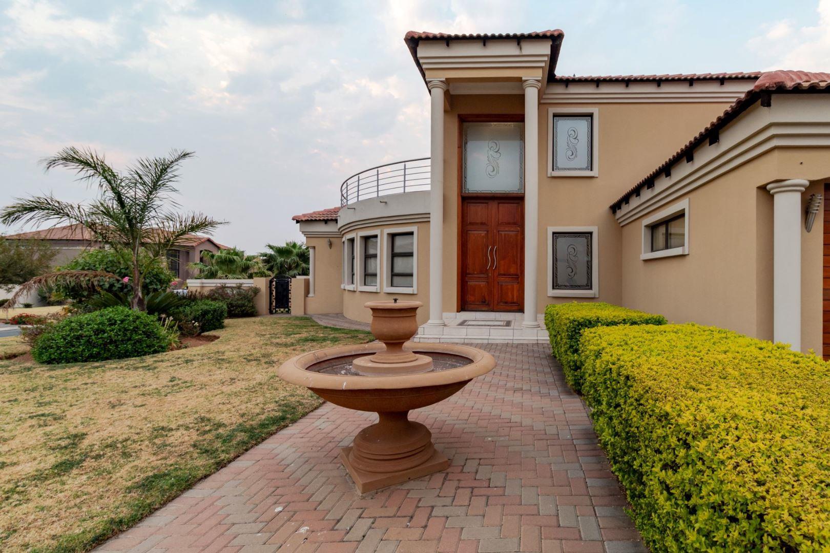 3 Bedroom House for sale in Blue Valley Golf Estate P24111751553