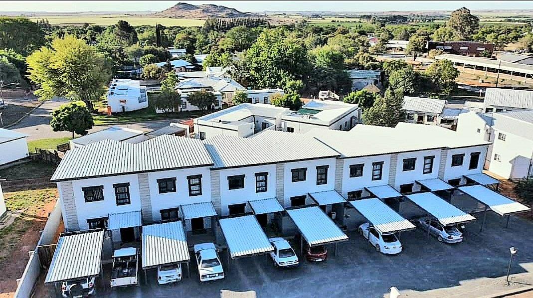 3 Bedroom Townhouse for sale in Orania P24111756737