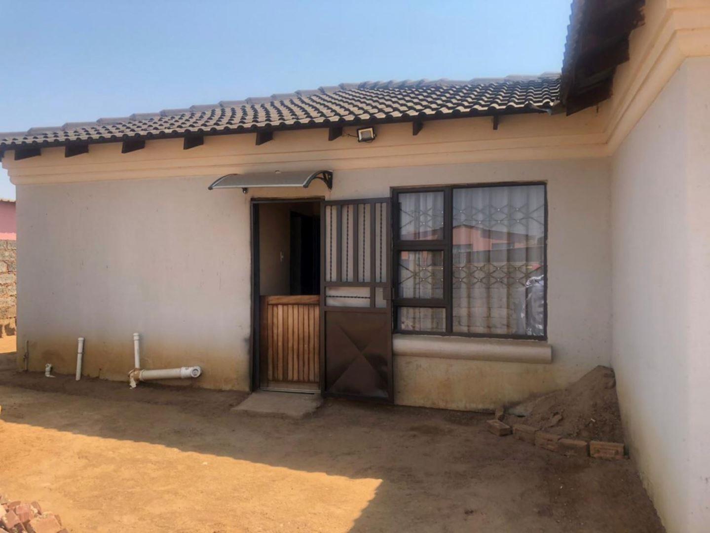 2 Bedroom House for sale in Geluksdal P24111764000