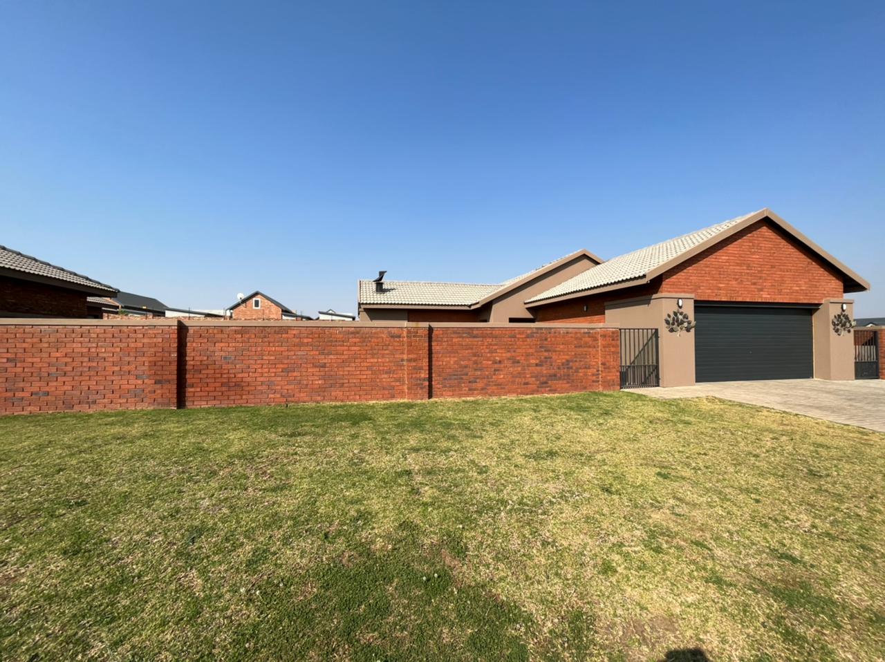 3 Bedroom Townhouse for sale in Van Der Hoff Park P24111771582