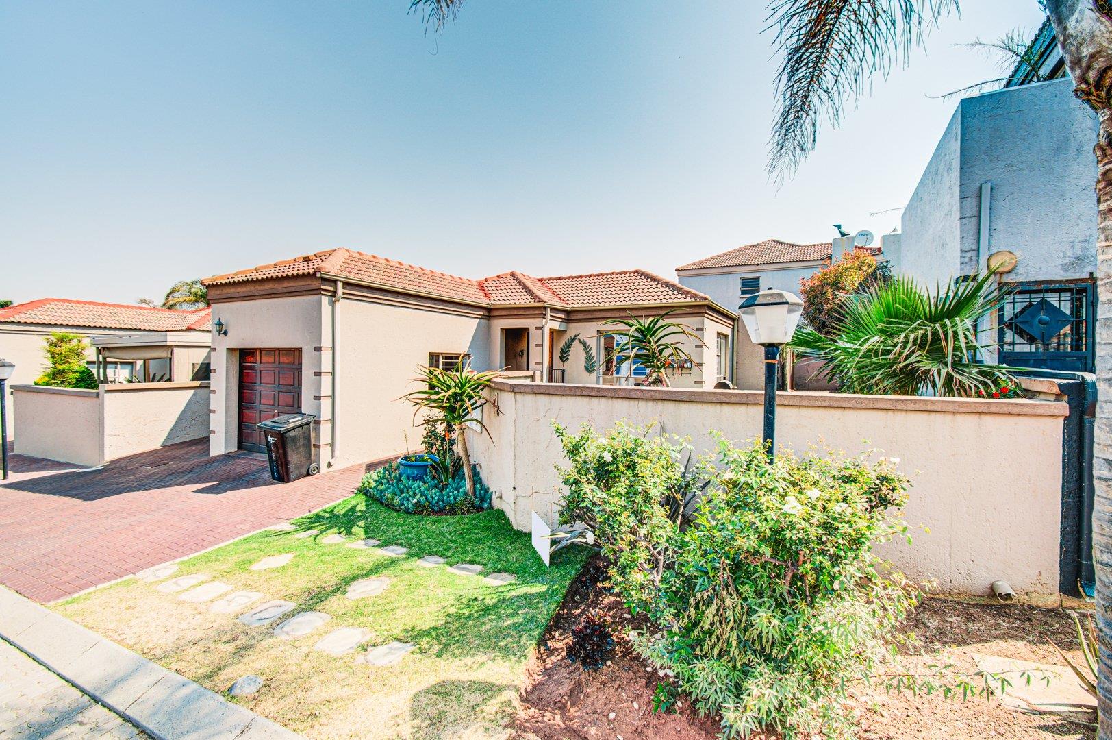 2 Bedroom House for sale in Van Riebeeck Park 4 The Plovers